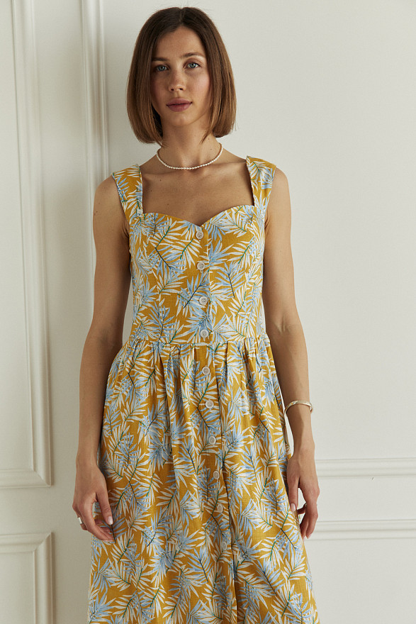 Желтое льняное платье без рукавов