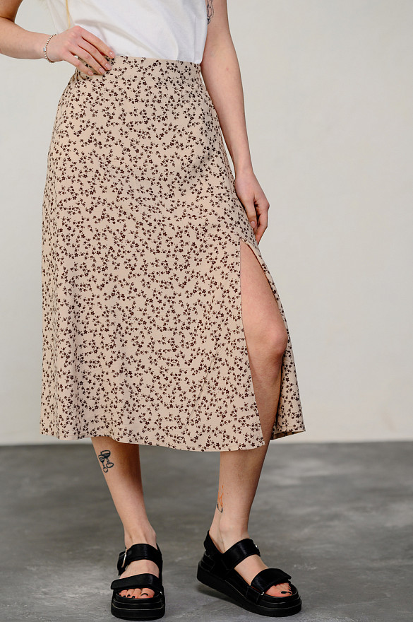 Светло-бежевая юбка с поясом на резинке