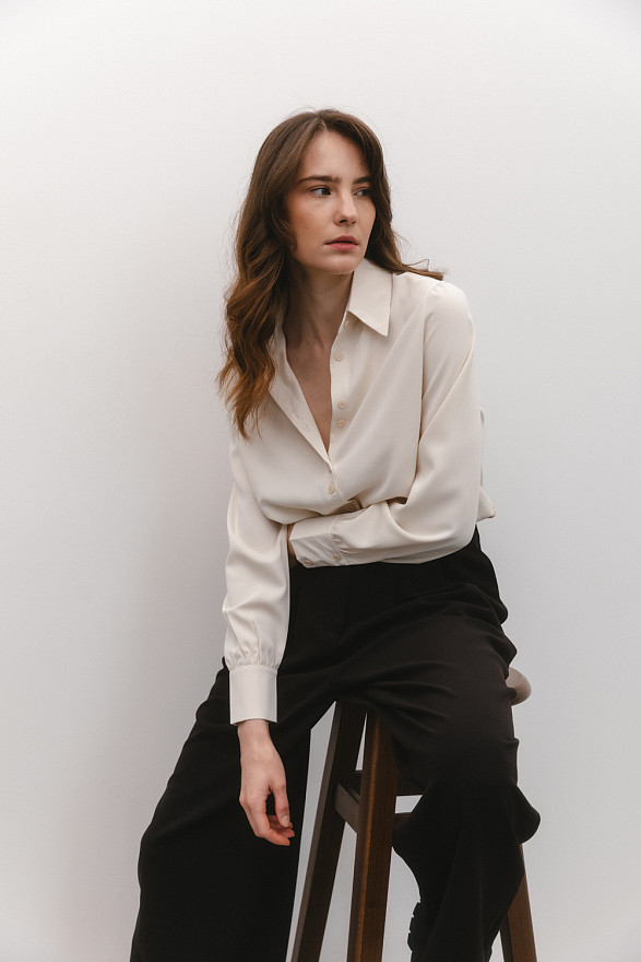 Блуза на пуговицах в цвете 