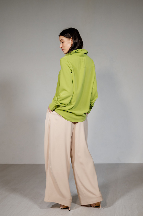 Оливковая блуза на пуговицах