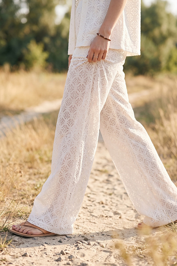 Milk-colored women's guipure suit