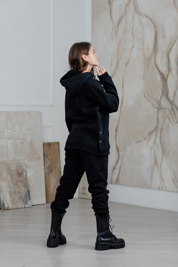 Черные спортивне брюки на резинке