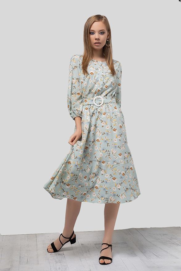 Струящееся миди платье с поясом