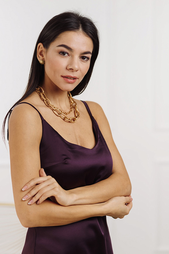 Сукня в білизняному стилі з сатину