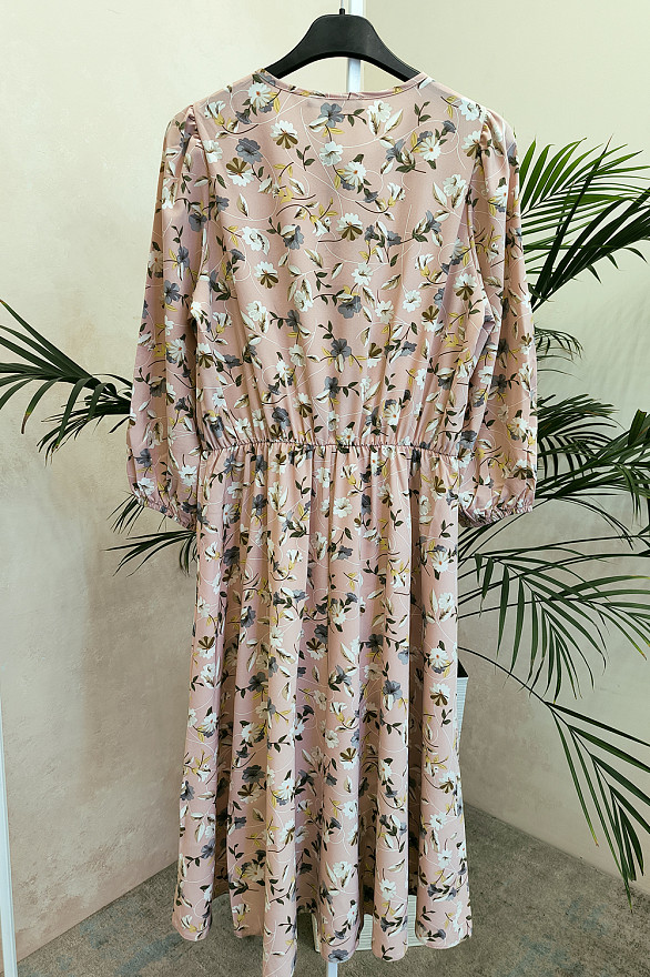 Розовое миди платье с поясом