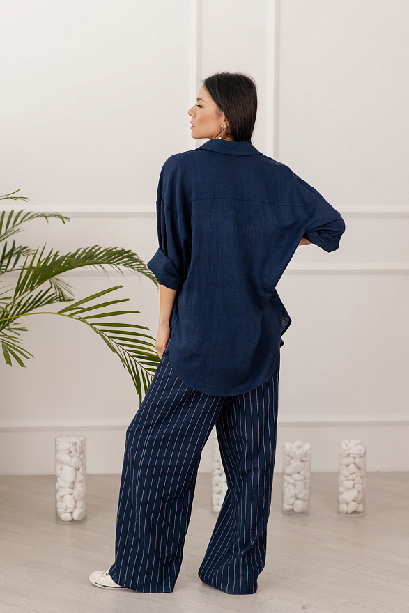 Синий льняной брючный костюм 