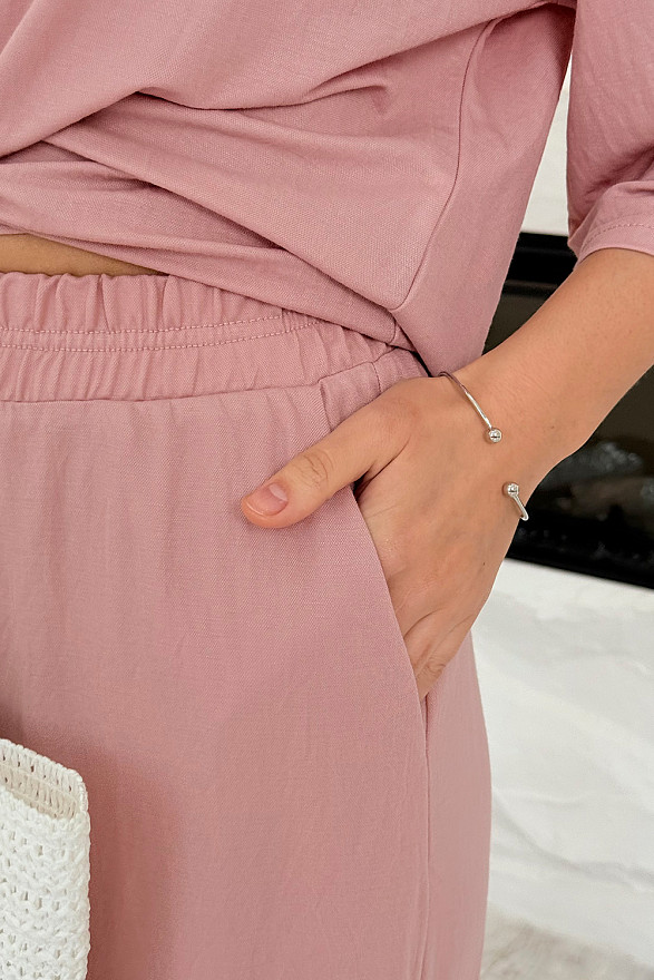 Пудровий трикотажний костюм