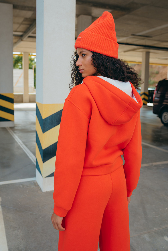 Помаранчевий теплий світшот із зав'язками та логотипом