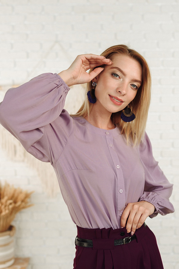 Лілова блузка прямого крою