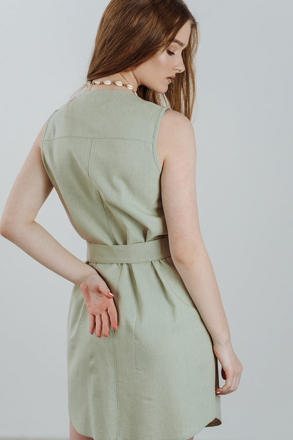 Оливковое платье из льна с поясом