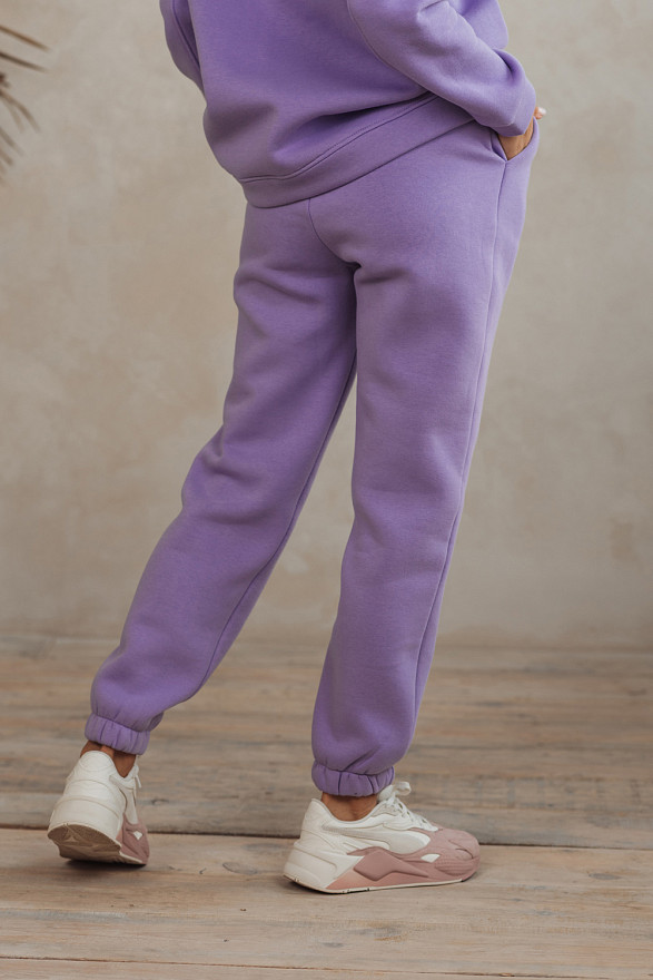 Лиловые спортивные брюки