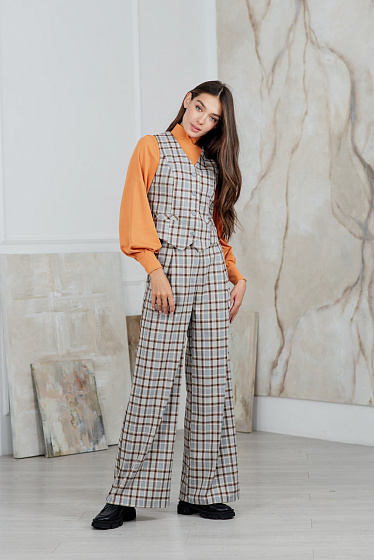 Wide palazzo checked trousers. Comfortable oversized fit. Features a zip and button fastening. Features two practical pockets.