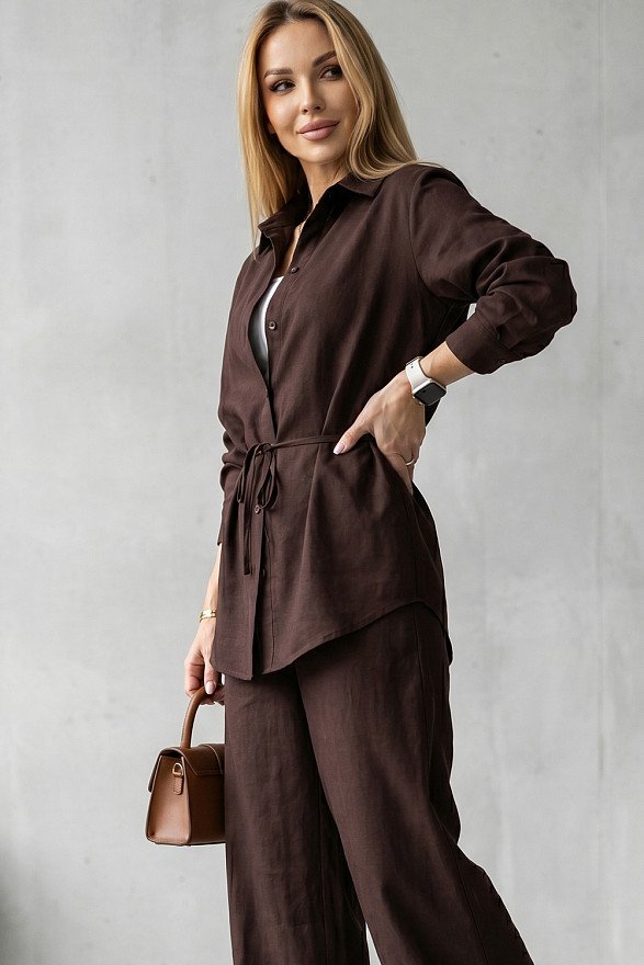 Chocolate blouse with a loose fit and a belt