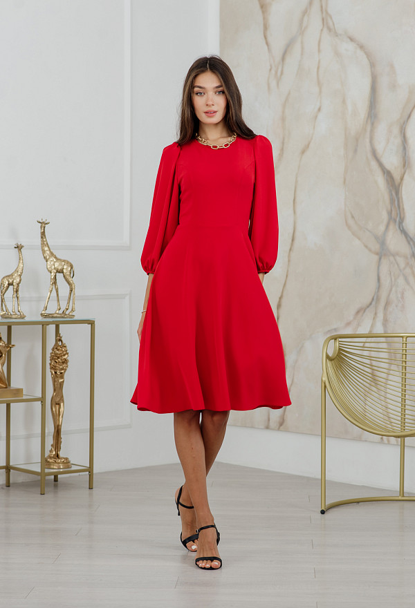 Червона сукня міді з розкльошеною спідницею