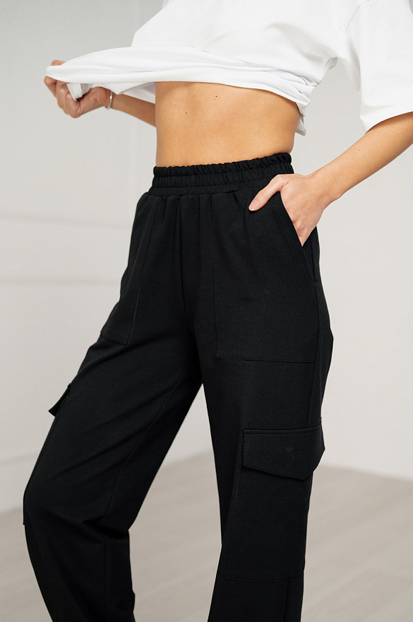 Чорні спортивні штани-карго