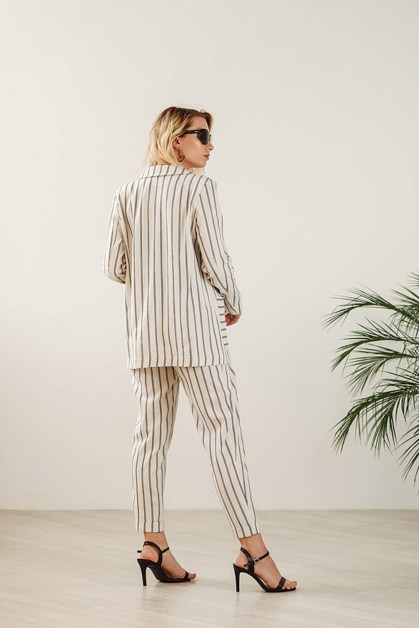 Белый летний пиджак в полоску