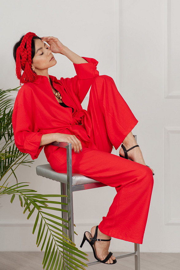 Кораловий лляний брючний костюм