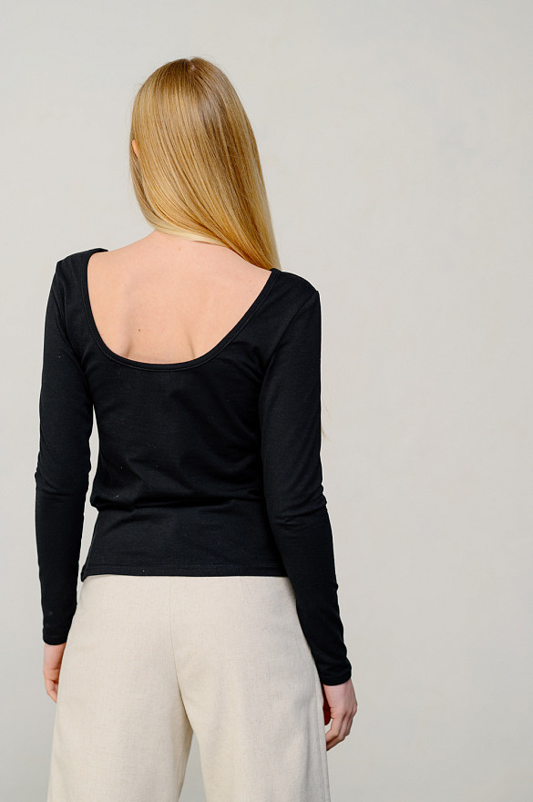 Черный трикотажный лонгслив