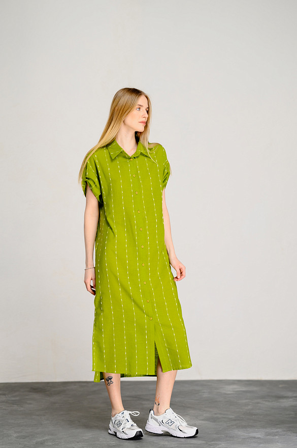 Оливковое платье-халат свободного кроя