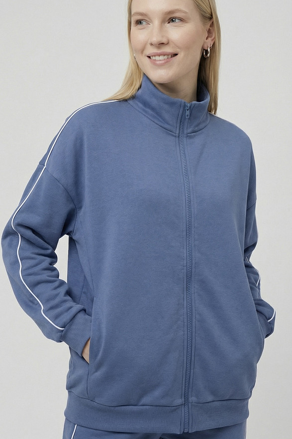 Синий прогулочный костюм с контрастными лампасами