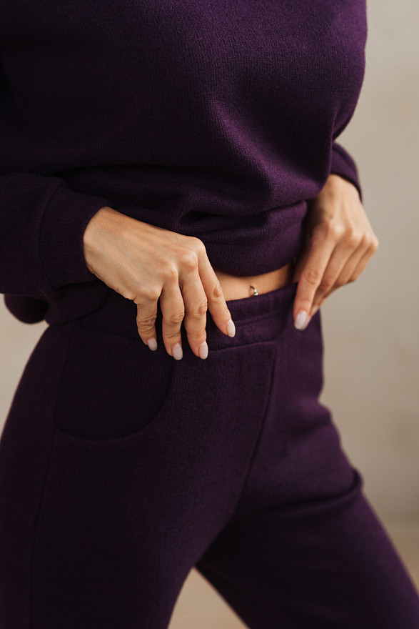 Tracksuit with shoulder pads