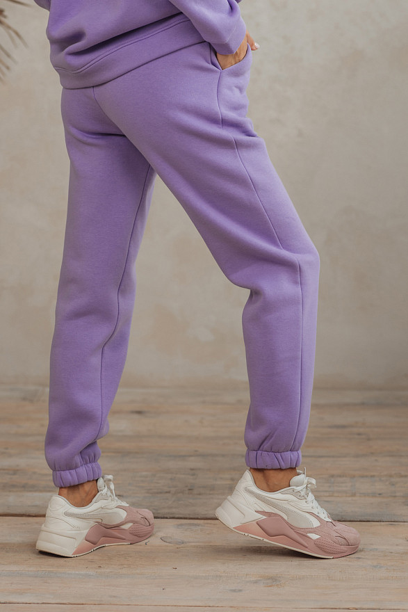 Лиловые спортивные брюки