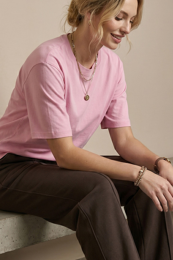 Розовая базовая футболка с круглой горловиной