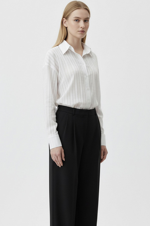 Классическая молочная рубашка свободного кроя