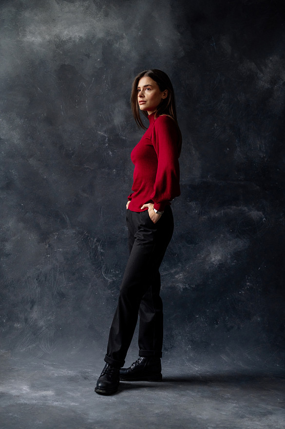 Black knitted trousers with pockets