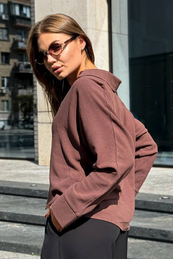 Шоколадна легка блуза вільного крою