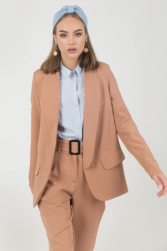 Jacket with collar apage