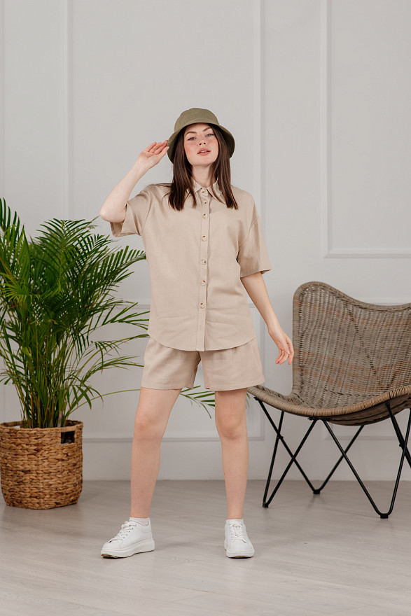 Бежевый летний льняной костюм