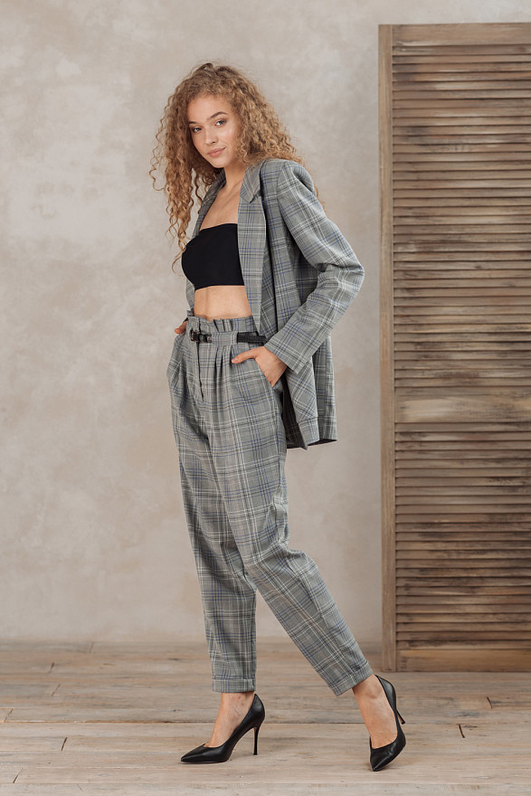 Buttoned plaid blazer