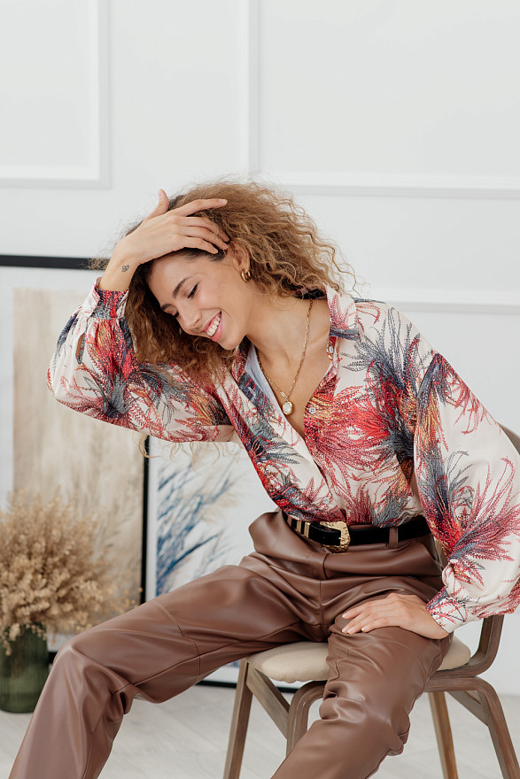 Шелковая блузка с объемным рукавом