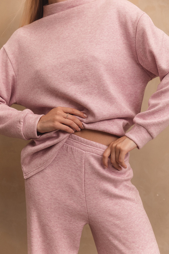 Брючный костюм из ангоры в цвете