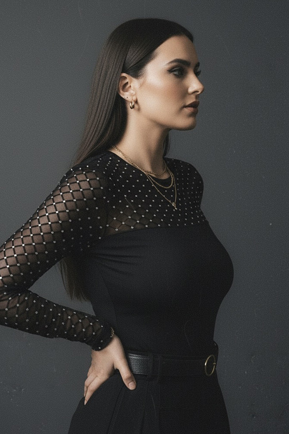 Чёрный боди с декольте и блестящей сеткой-флок