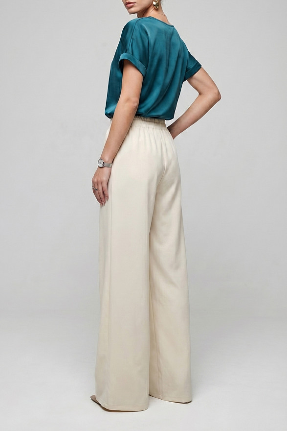 Кремові вільні жіночі штани на гумці з кишенями