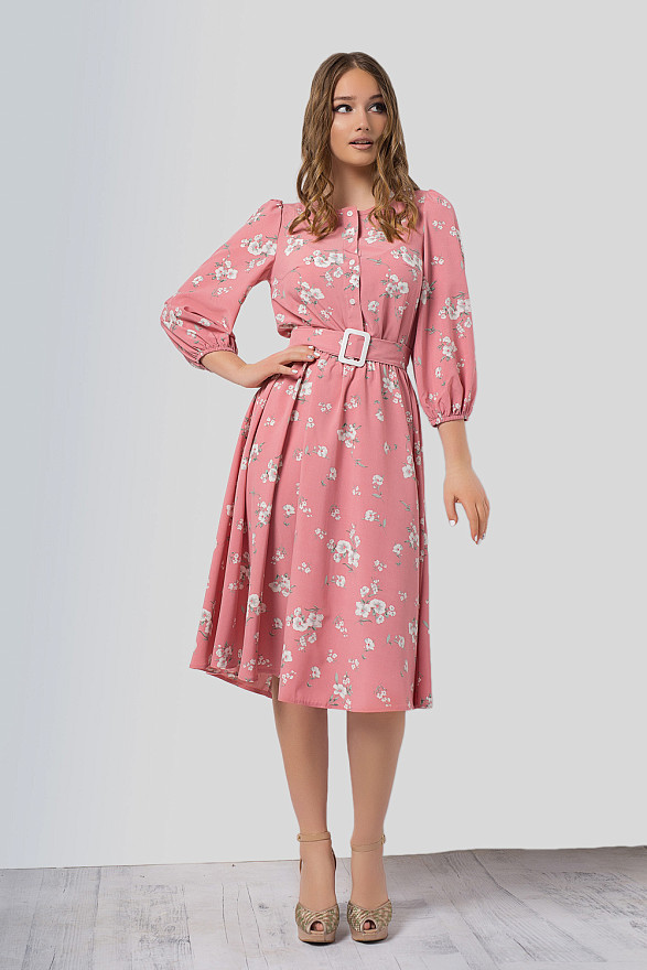 Розовое миди платье с поясом