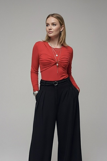 This fitted long-sleeve top with a neat round neckline is designed for those who value comfort and a perfect fit. The asymmetrical draping on the front creates a refined silhouette and adds dynamism to the look. Ideal for a basic wardrobe when you want to look stylish without the extra effort—a versatile piece that easily adapts to any style and occasion.
