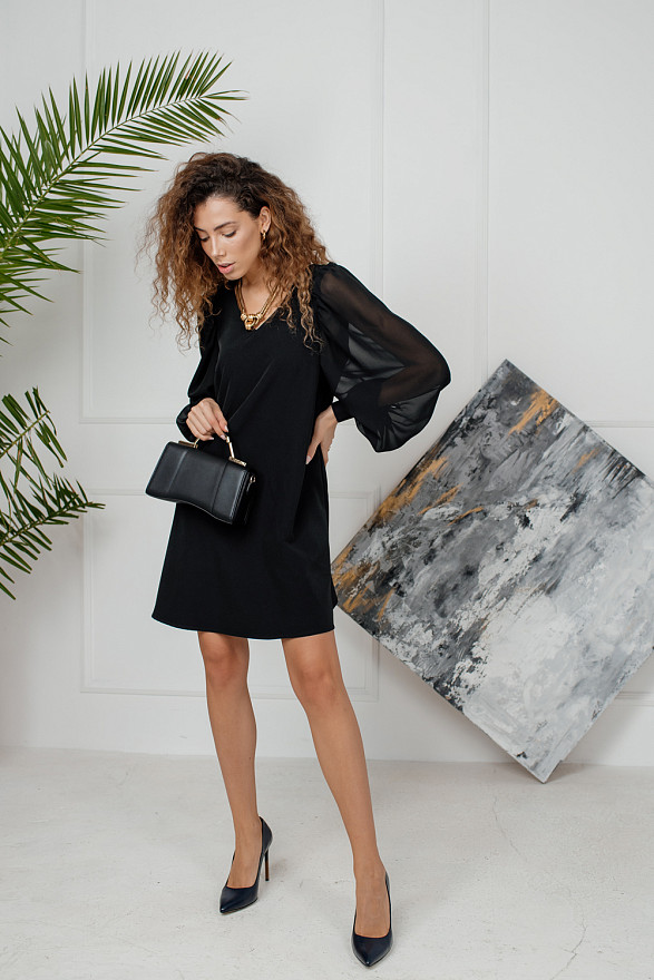 Черное мини платье трапеция с прозрачным рукавом