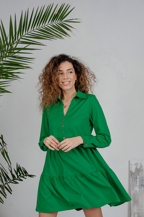 Зелена мінісукня з V-подібним вирізом