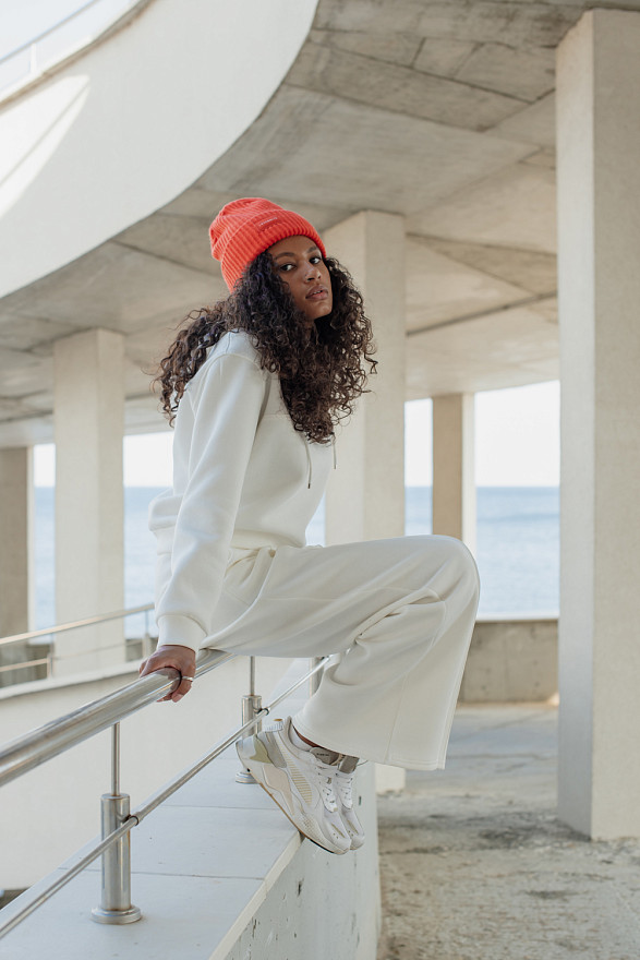 Milk cropped sweatshirt with snake