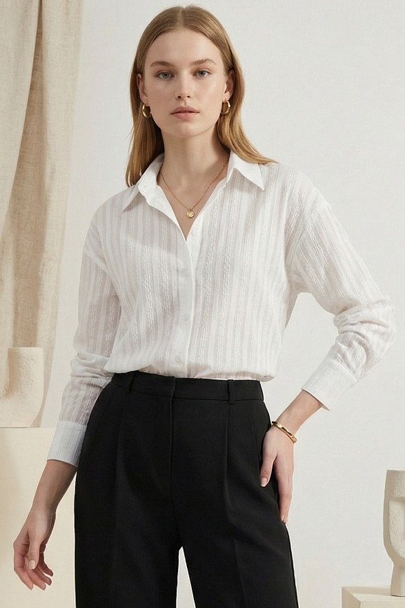 Классическая молочная рубашка свободного кроя