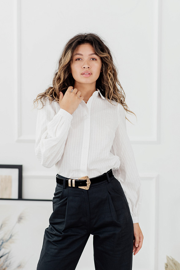 Белая базовая рубашка с объемным рукавом