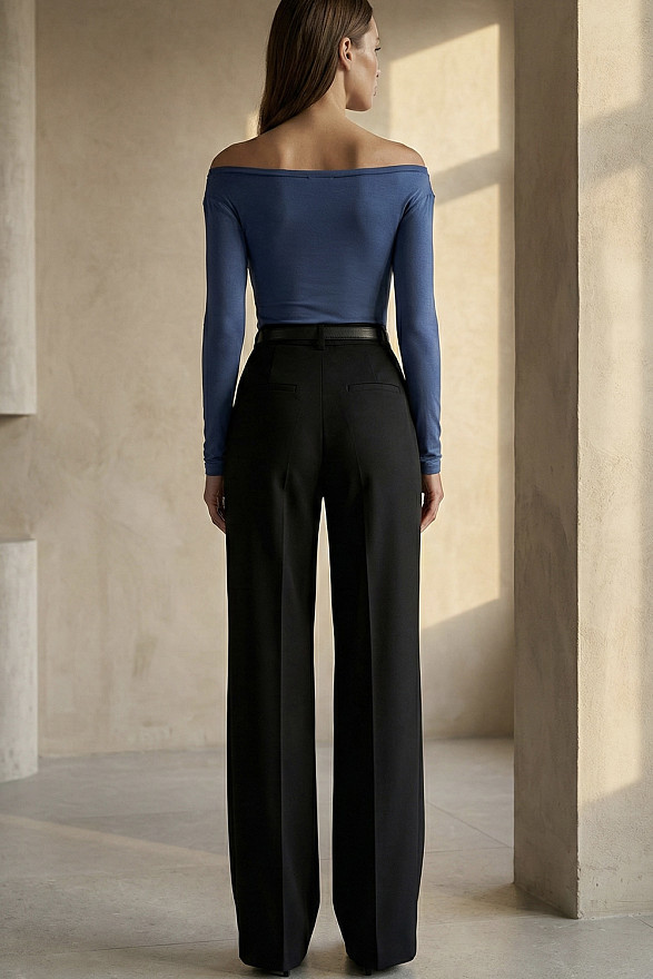 Чорні штани прямого крою