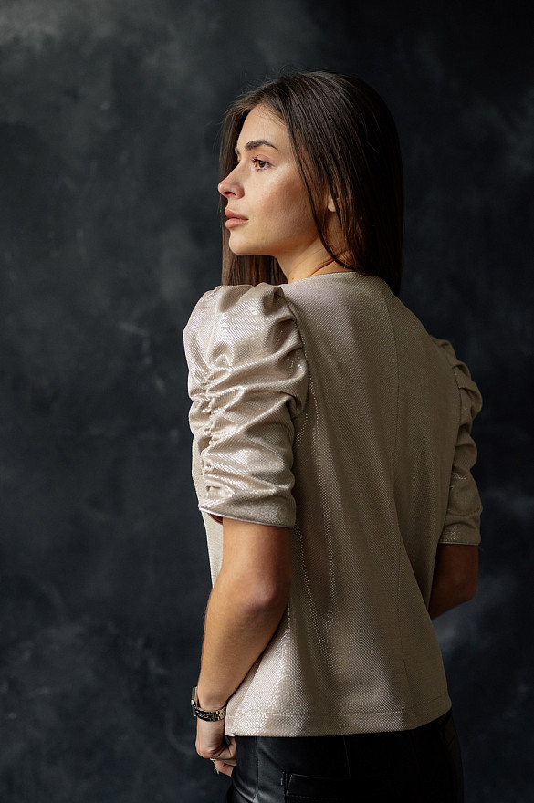 Золотая нарядная блуза