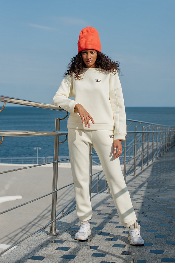 Vanilla sweatshirt with side pockets