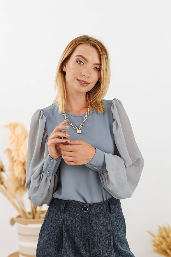 Блузка прямого крою з широким рукавом