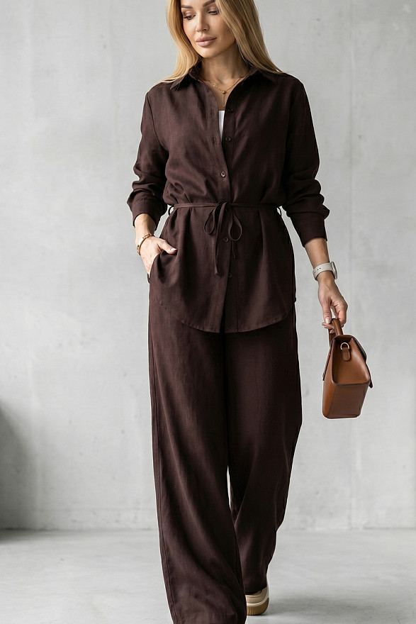 Chocolate blouse with a loose fit and a belt