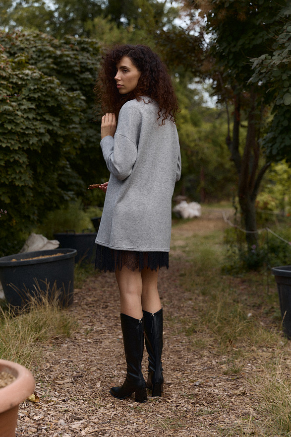 Сіра сукня з ангори з мереживною спідницею